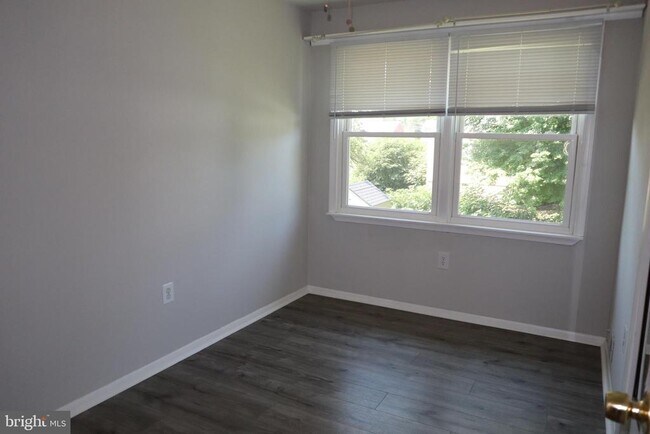 Building Photo - 332 Bailey Ave