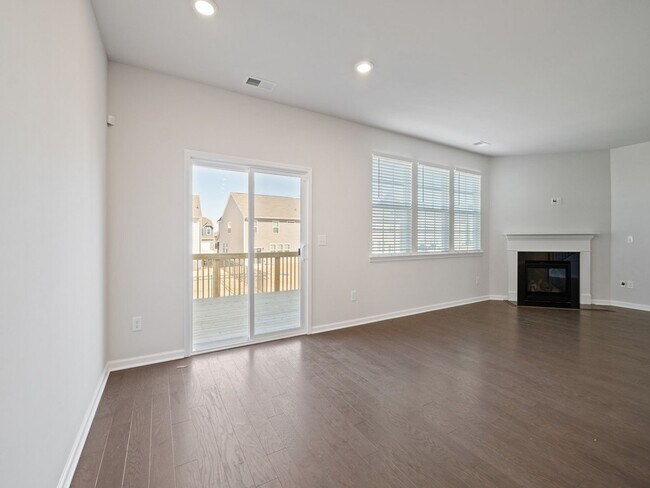 Building Photo - Beautiful Almost New Home with 5 Bedroom &...
