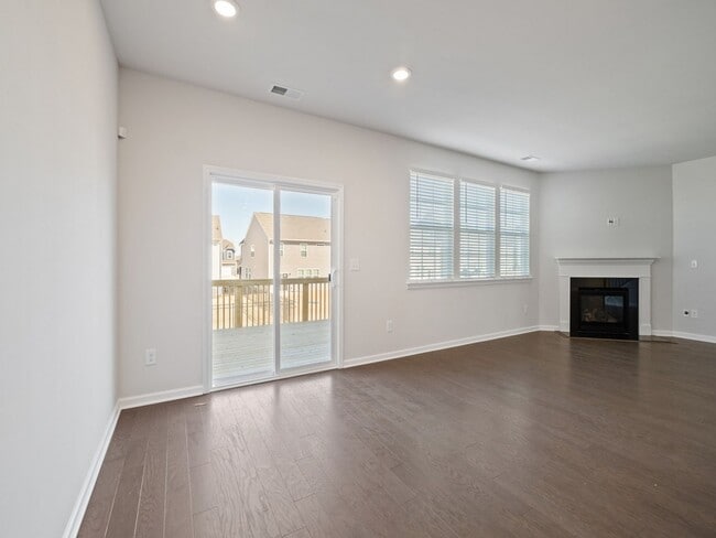 Building Photo - Beautiful Almost New Home with 5 Bedroom & 4.5 Baths