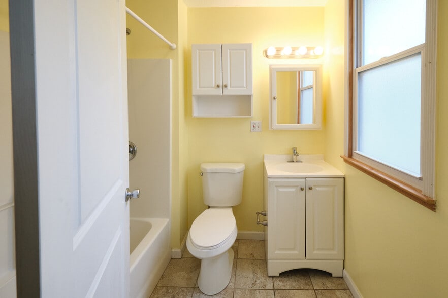 Building Photo - 801 Phillips Ave