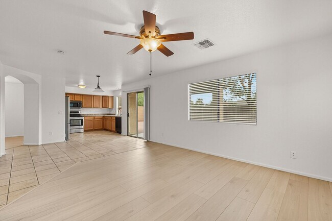 Building Photo - Solar Home with Nice Floorplan in a Great Location! Norterra Dynamite Ranch