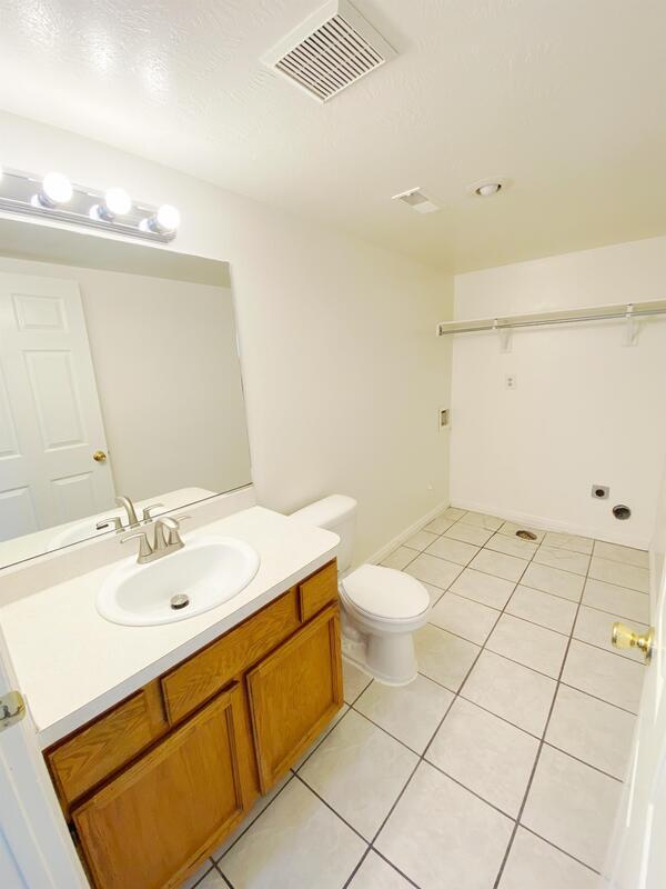 Building Photo - 707 600 W