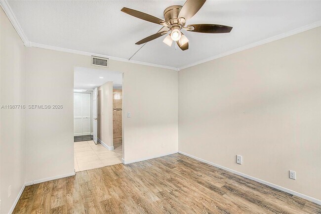 Building Photo - 9450 Live Oak Pl