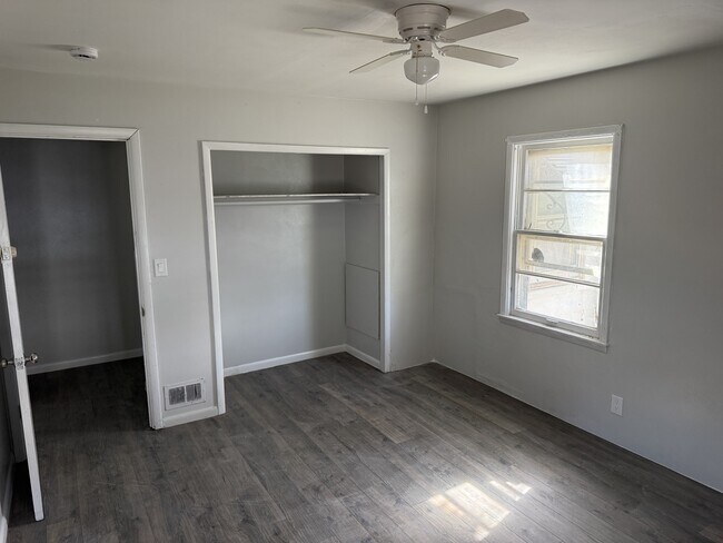 Building Photo - 2704 W Garden St