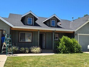 Building Photo - Adorable duplex in Golf Course Community, ...