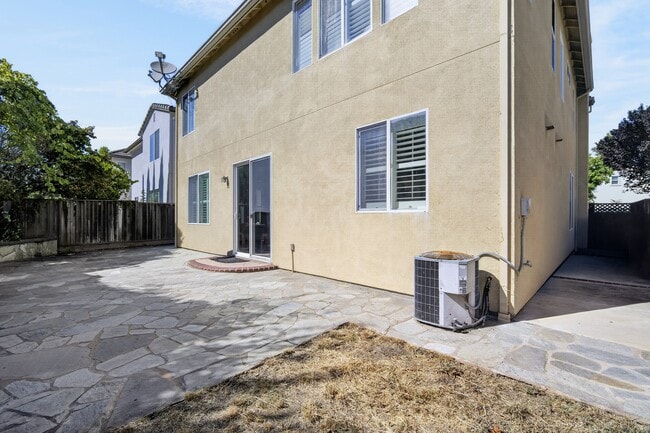 Building Photo - 1901 Bright Willow Cir