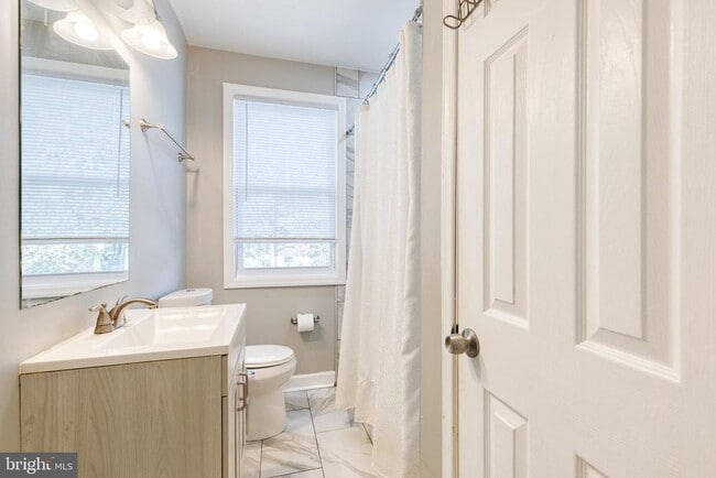 Building Photo - 3501 Woodstock Ave