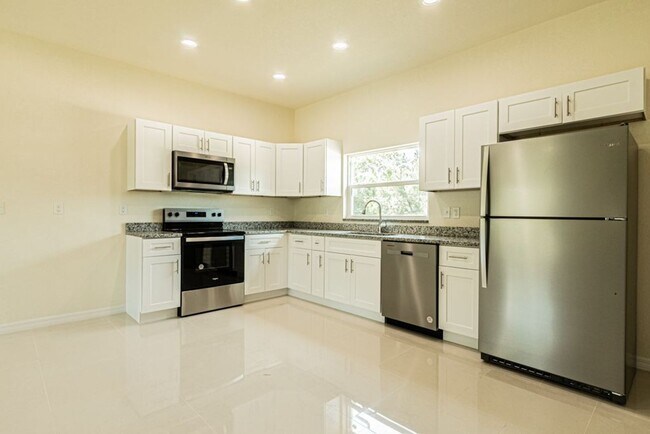 Building Photo - 3BR/2BA Home with 1-Car Garage in Prime SW Lehigh Acres – Brand New Construction