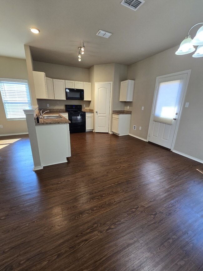 Building Photo - 457 Ambrose Avenue