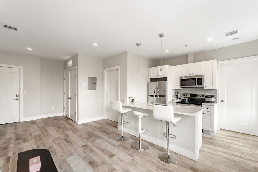 Building Photo - 1457 Tremont St