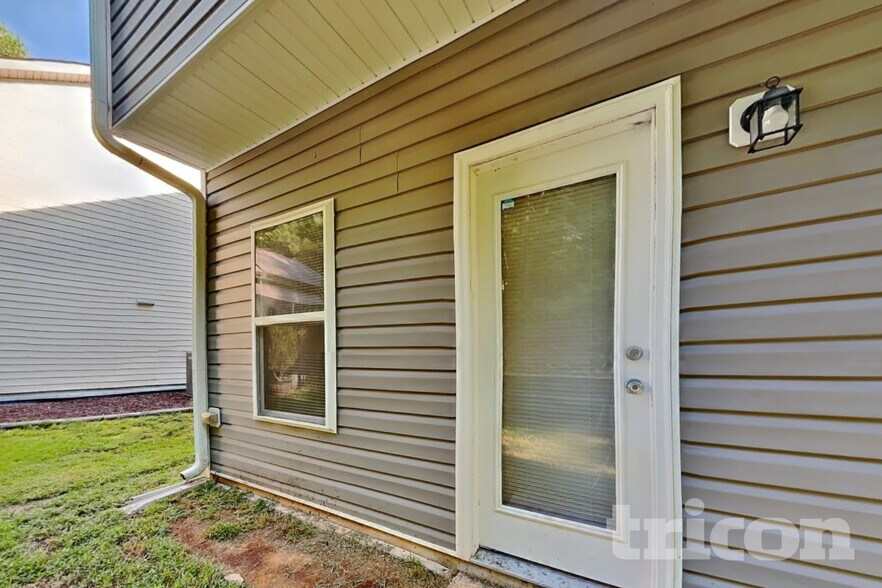 Building Photo - 917 Leatherstone Ln
