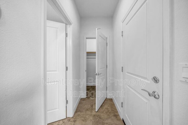 Building Photo - 3008 Lighthouse Ln