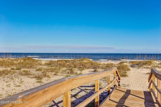 Building Photo - 426 Beachside Pl