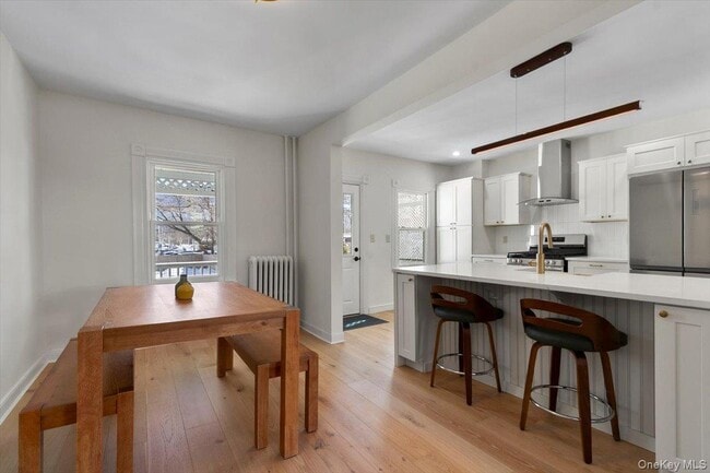 Building Photo - 8 S Cedar St