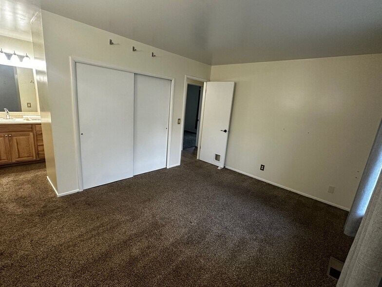 Building Photo - 2750 S 2000 E