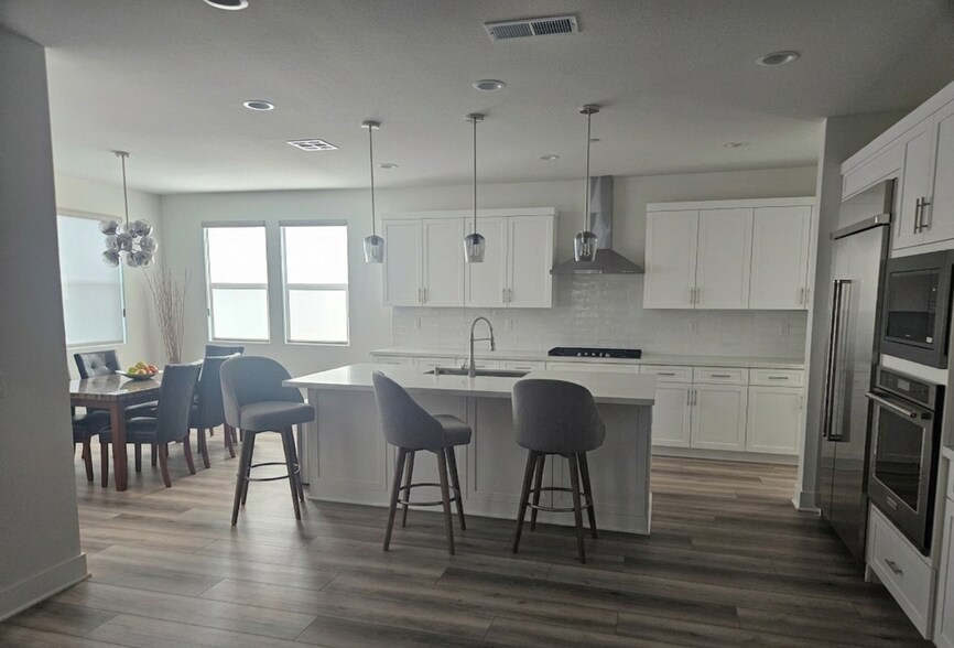 Building Photo - 1639 Corte Medialuna