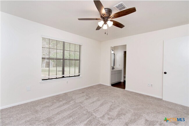 Building Photo - 1405 Oak Park Ln