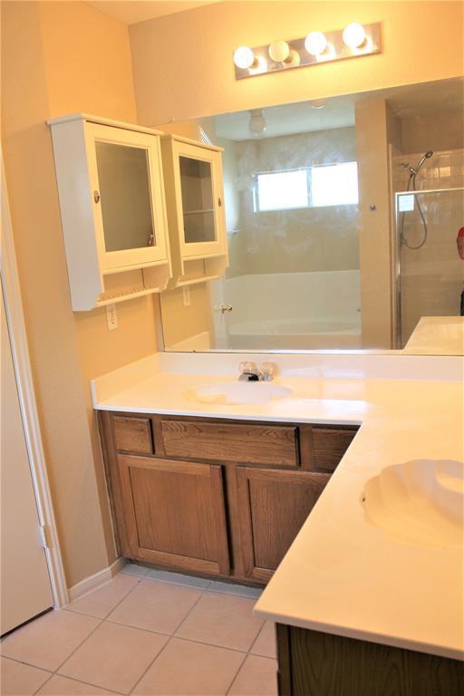 Building Photo - 2011 Lantana Dr