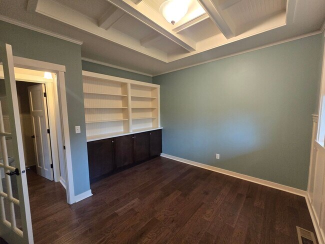 Building Photo - 3 bedroom, 2.5 bathroom house!!!