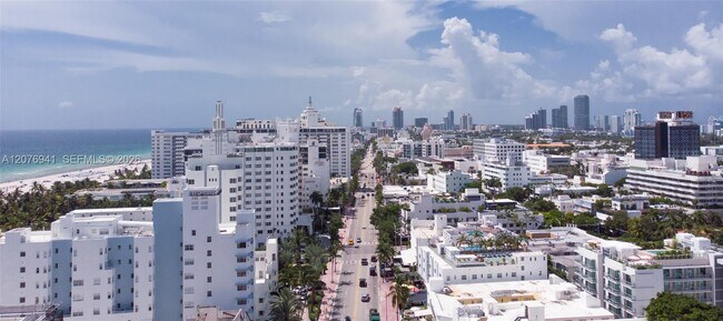 Building Photo - 1800 Collins Ave