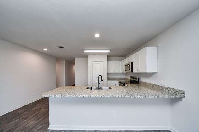 Building Photo - 164 Goldenrod