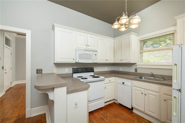 Building Photo - 347 Rollston Ave
