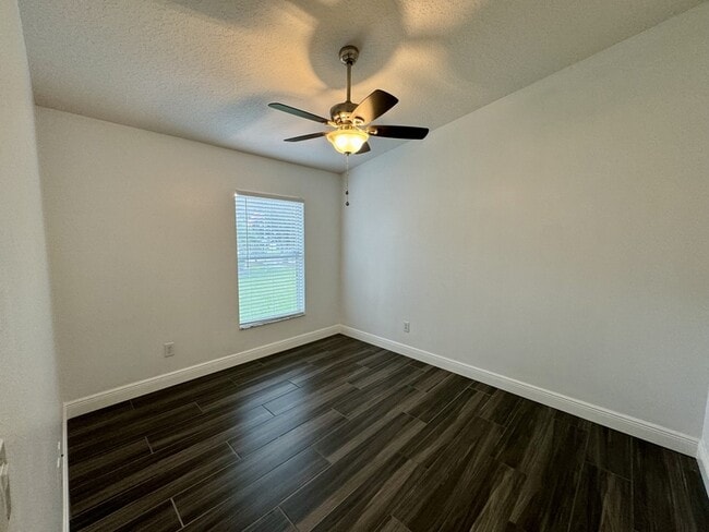 Building Photo - 11056 Dawnview Ln