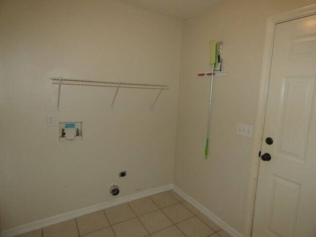 Building Photo - Spacious 3-Bedroom Home - Pace