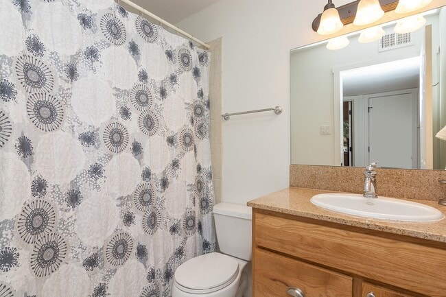 Building Photo - Fully Furnished Two Bedroom Condo Available Now!