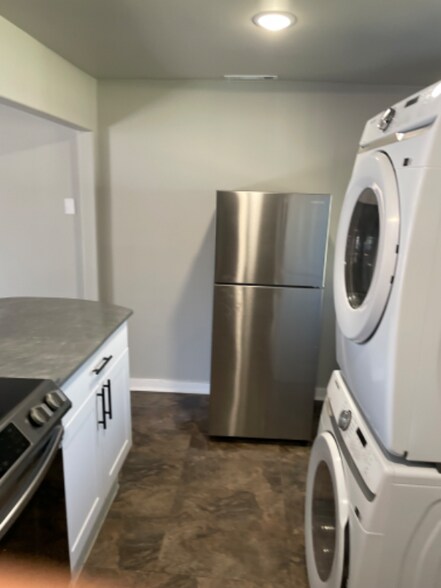 Building Photo - 104 S 5th St