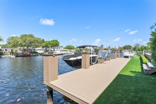 Building Photo - 2215 NE 19th St