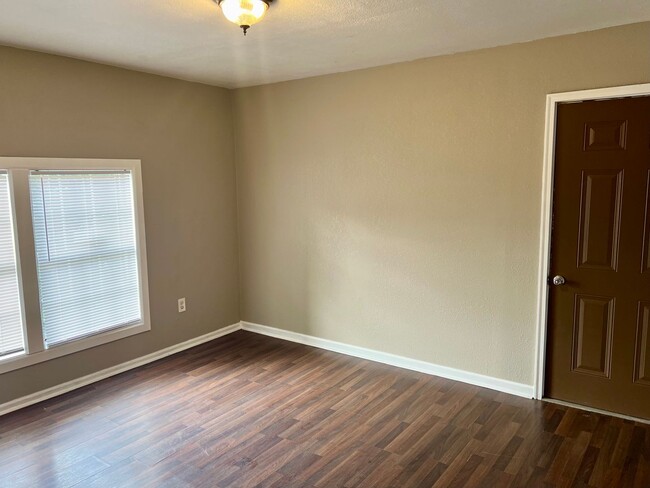 Building Photo - West End Home FOR RENT!