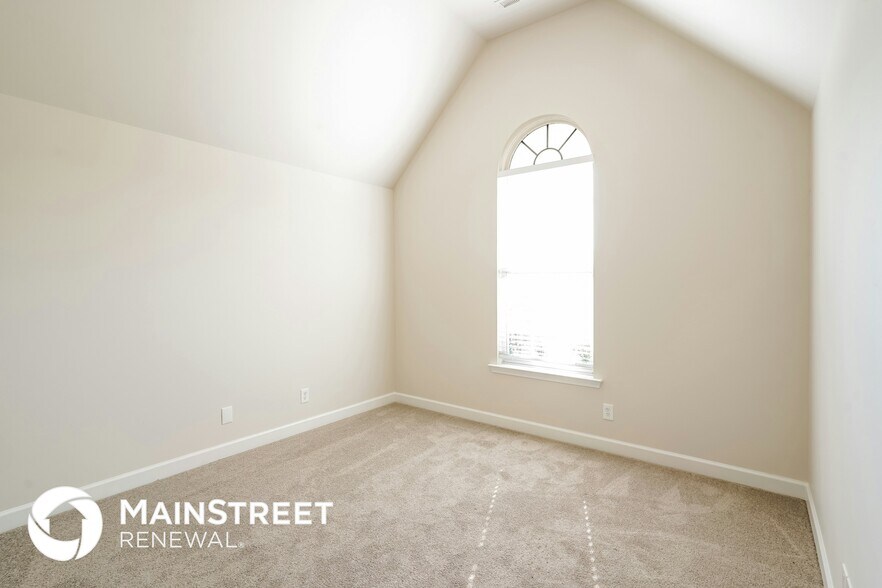 Building Photo - 1351 Lone Oak Rd