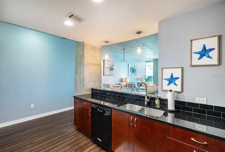 Building Photo - 777 N Ashley Dr