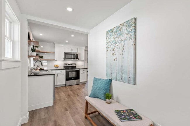 Building Photo - Move-In Ready! Updated Biddeford 3BR/2BA H...