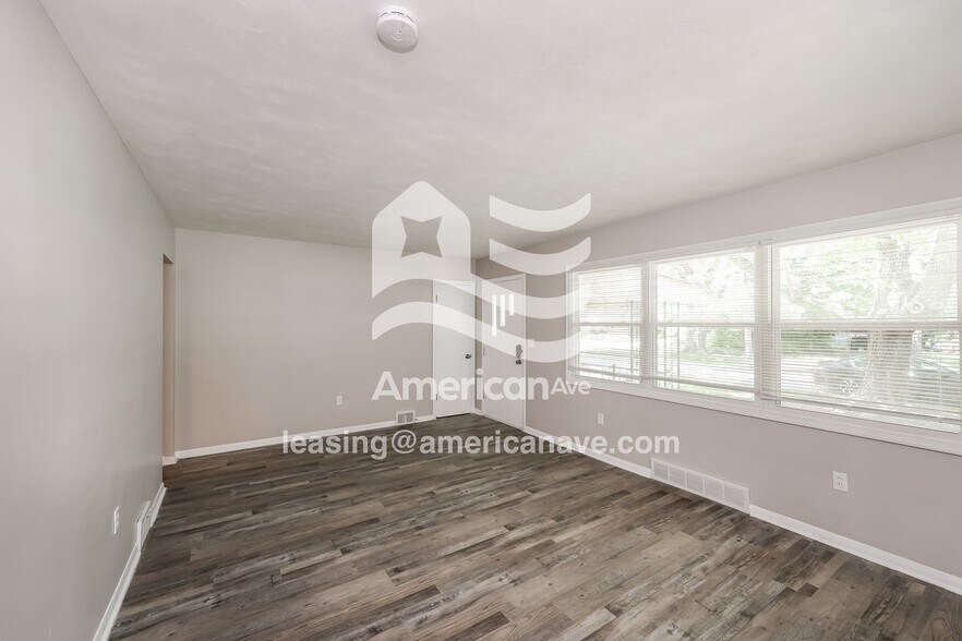 Building Photo - 74 Charlotte St