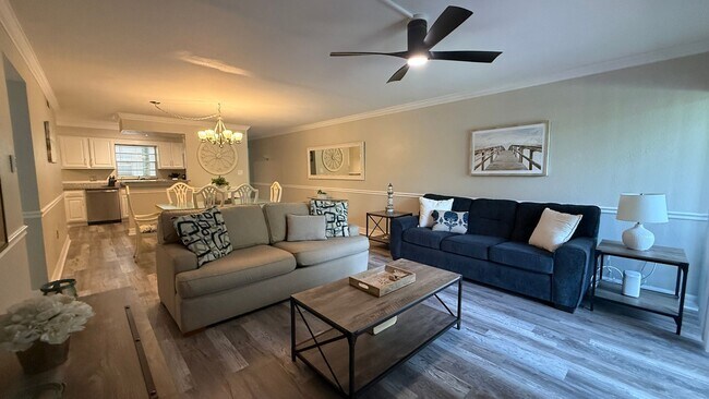 Building Photo - Charming 2/2 Seasonal Rental in Sarasota – Minutes from the Beach! Private Courtyard Included!!