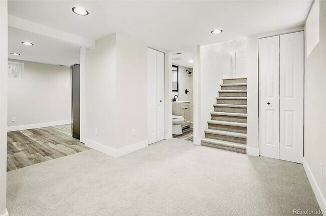 Building Photo - Beautiful 2 Bed 2 Bath With Bonus Living Space in Denver's Clayton Neighborhood