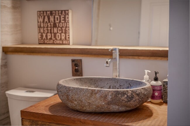 Building Photo - SKI LEASE:  Family Home with 1-Car Garage, Gas Fireplace, Bonus Room, Near Northstar