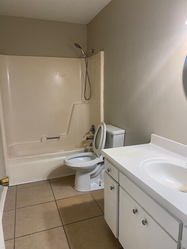 Building Photo - 721 Elizabeth Dr