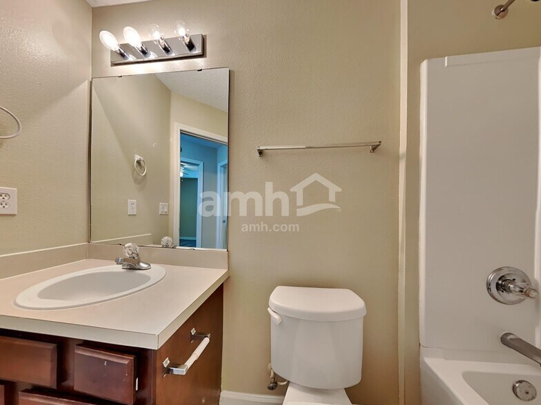 Building Photo - 1861 McGirts Point Blvd