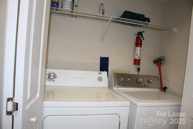 Building Photo - 19839 Henderson Rd