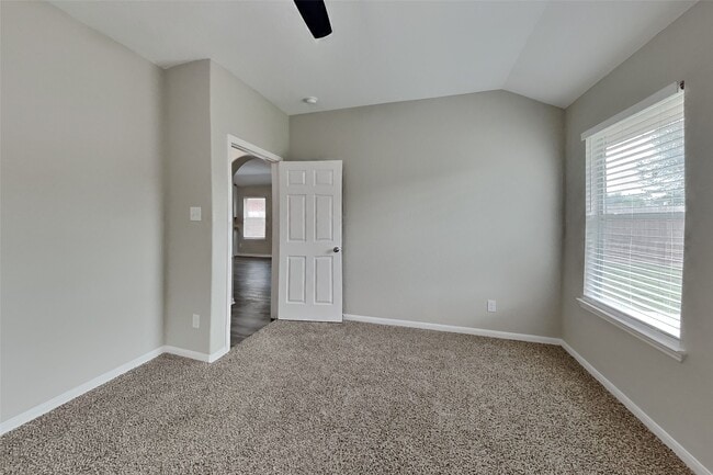 Building Photo - 32411 Cross Spring Park Ln