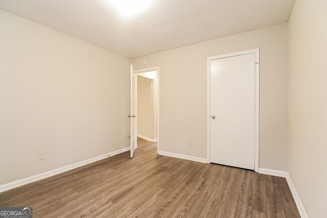 Building Photo - 235 Ashland Dr