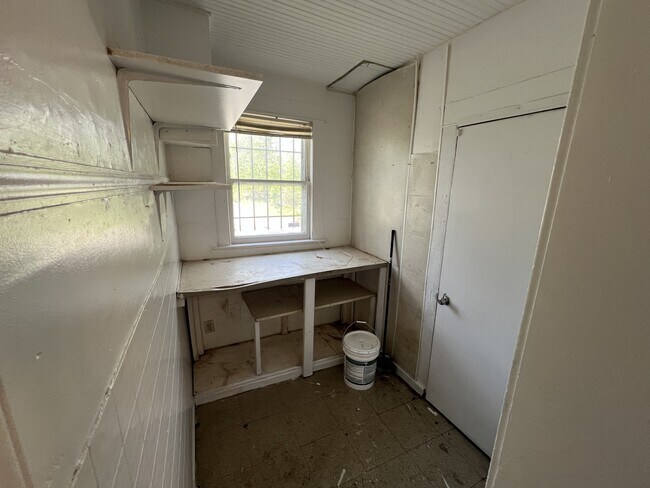 Building Photo - 3850 E 62nd St