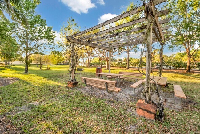 Building Photo - 40 SE Sedona Cir