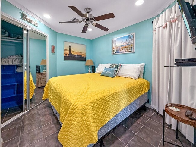 Building Photo - 9520 Seawall Blvd