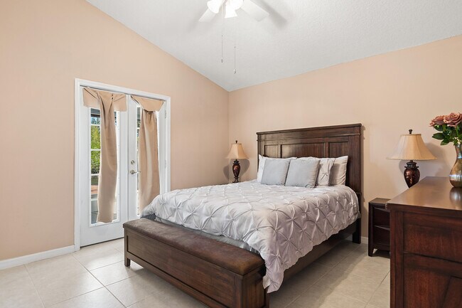 Building Photo - 922 Jackson Way