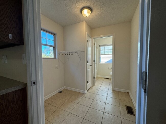 Building Photo - 3 Bedroom Home in Downtown Waynesville!