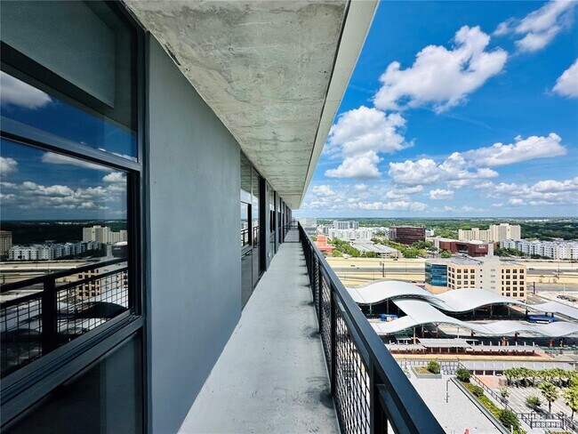 Building Photo - 435 N Orange Ave